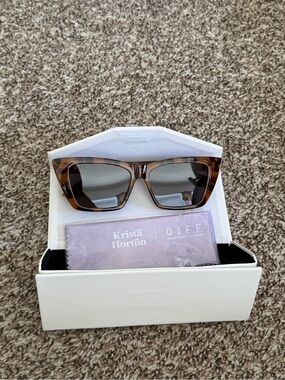 NWT Krista Horton x DIFF Brown Tortoiseshell Sunglasses
